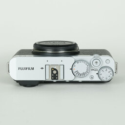 FUJIFILM X-E4