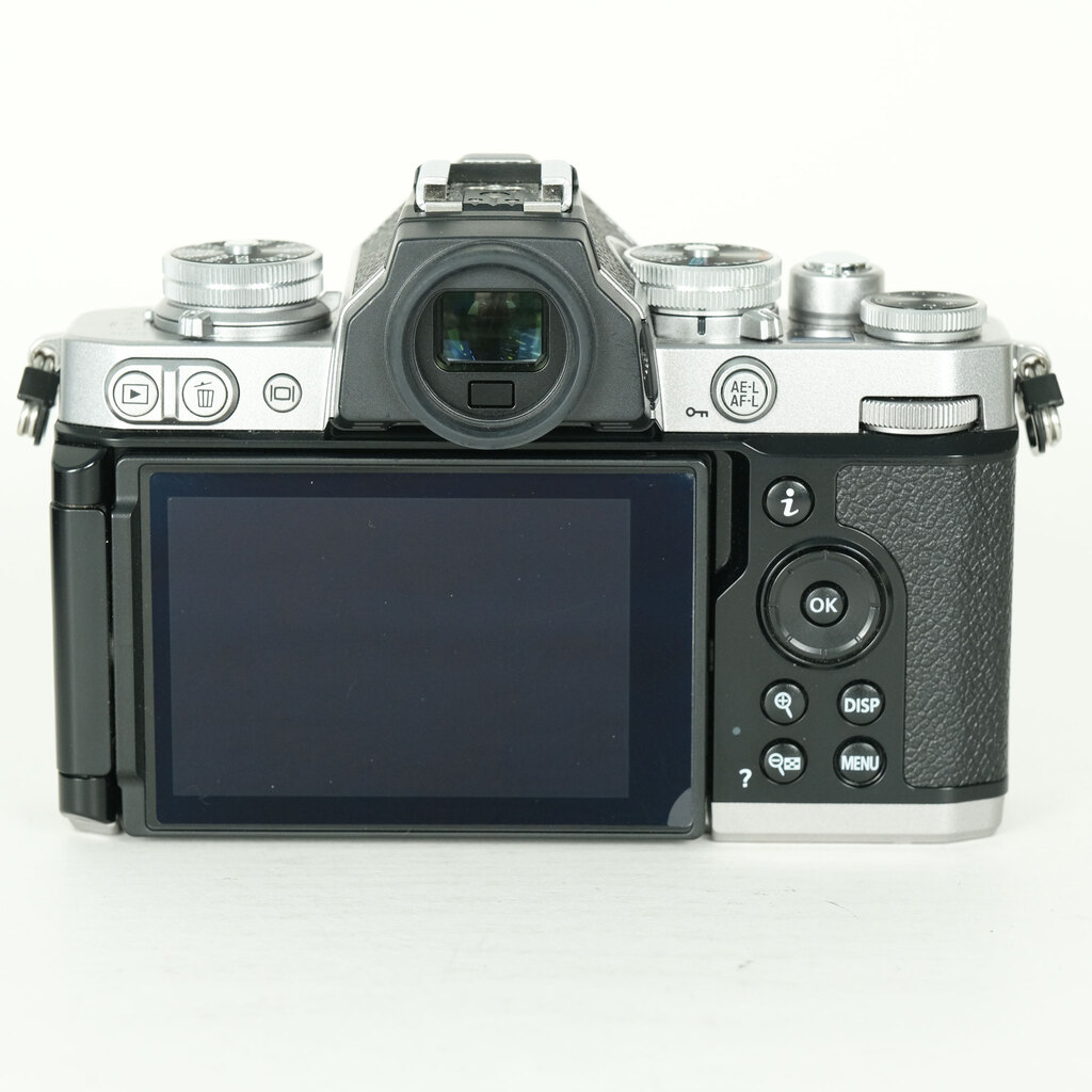 Nikon Z fc [�{�f�B �V���o�[]