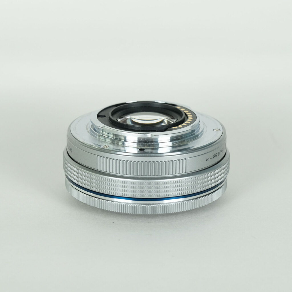 OLYMPUS M.ZUIKO DIGITAL ED 14-42mm F3.5-5.6 EZ シルバーの出品