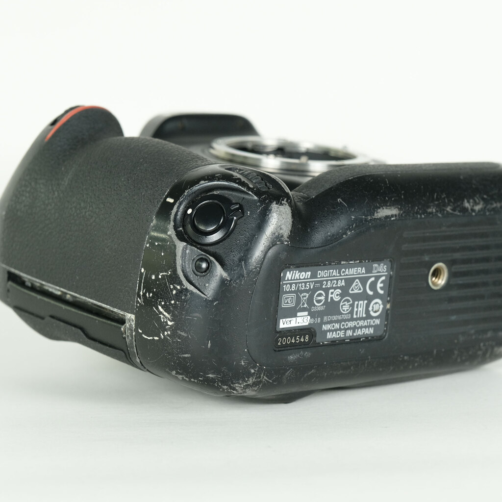 Nikon D4Sの出品 | ONE SCENE（ワンシーン）