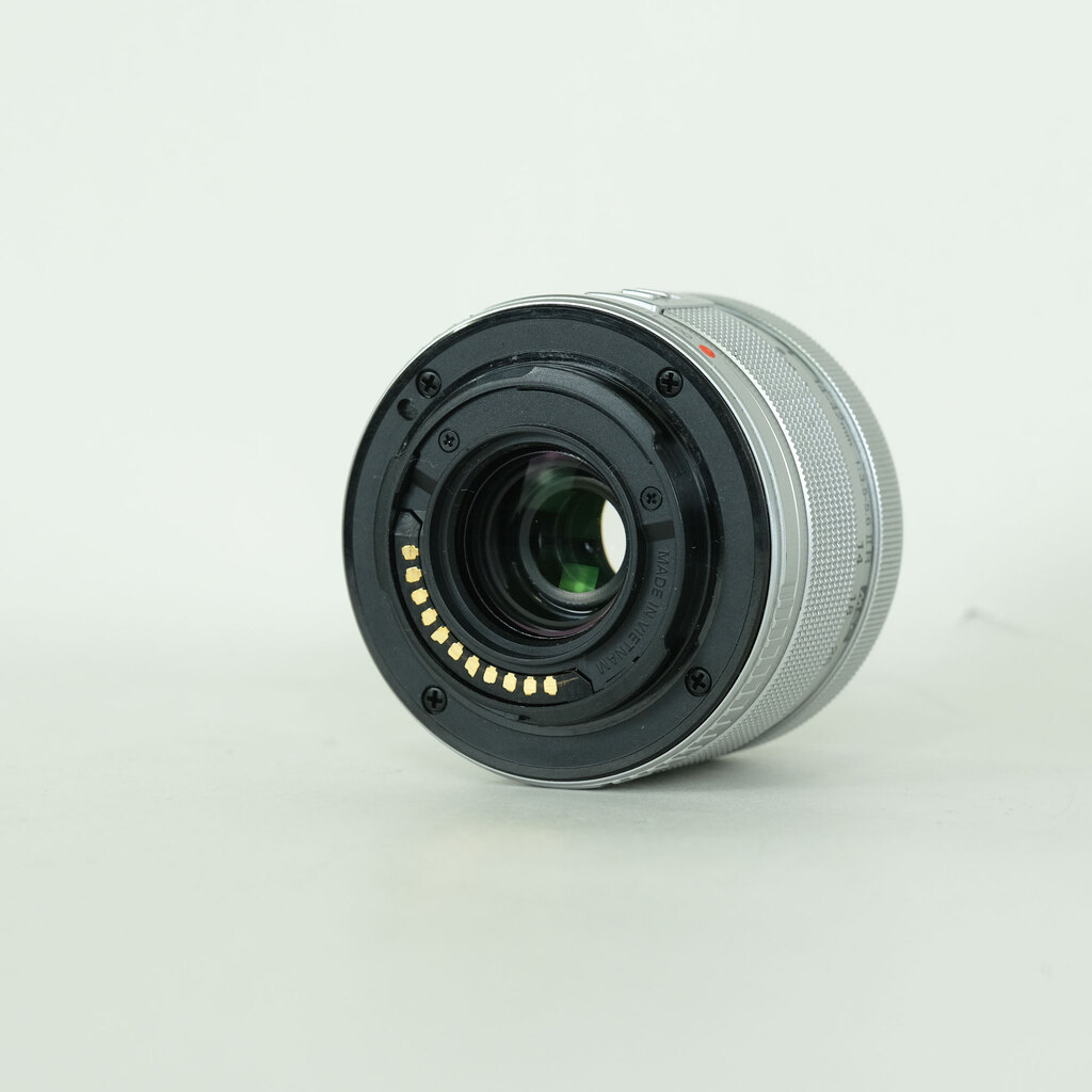 OLYMPUS M.ZUIKO DIGITAL 14-42mm F3.5-5.6IIR シルバー