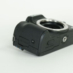 Canon EOS Kiss M Canon EOS Kiss M