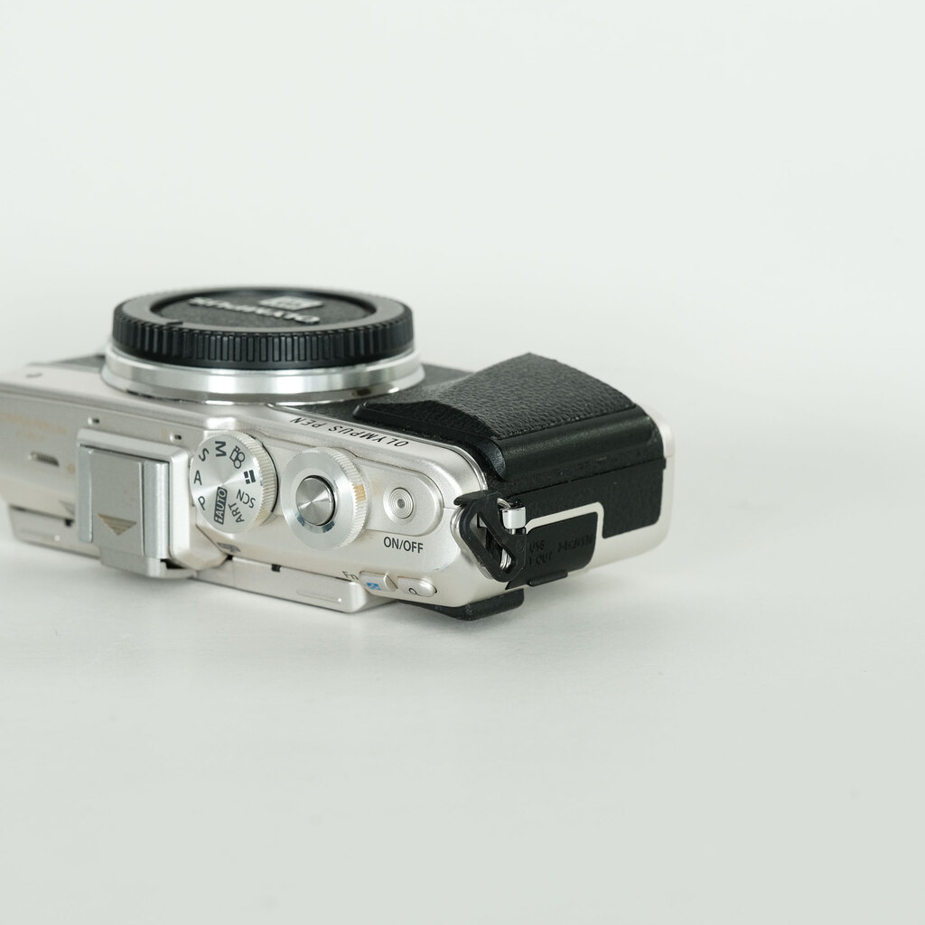 OLYMPUS PEN Lite E-PL7 ボディ シルバー