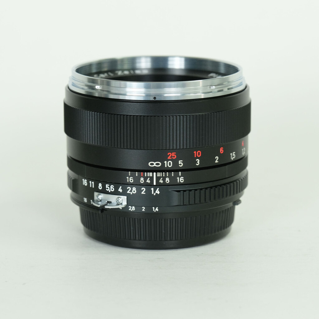 Carl Zeiss Planar T* 50mm F1.4 ZF [ニコンF用]
