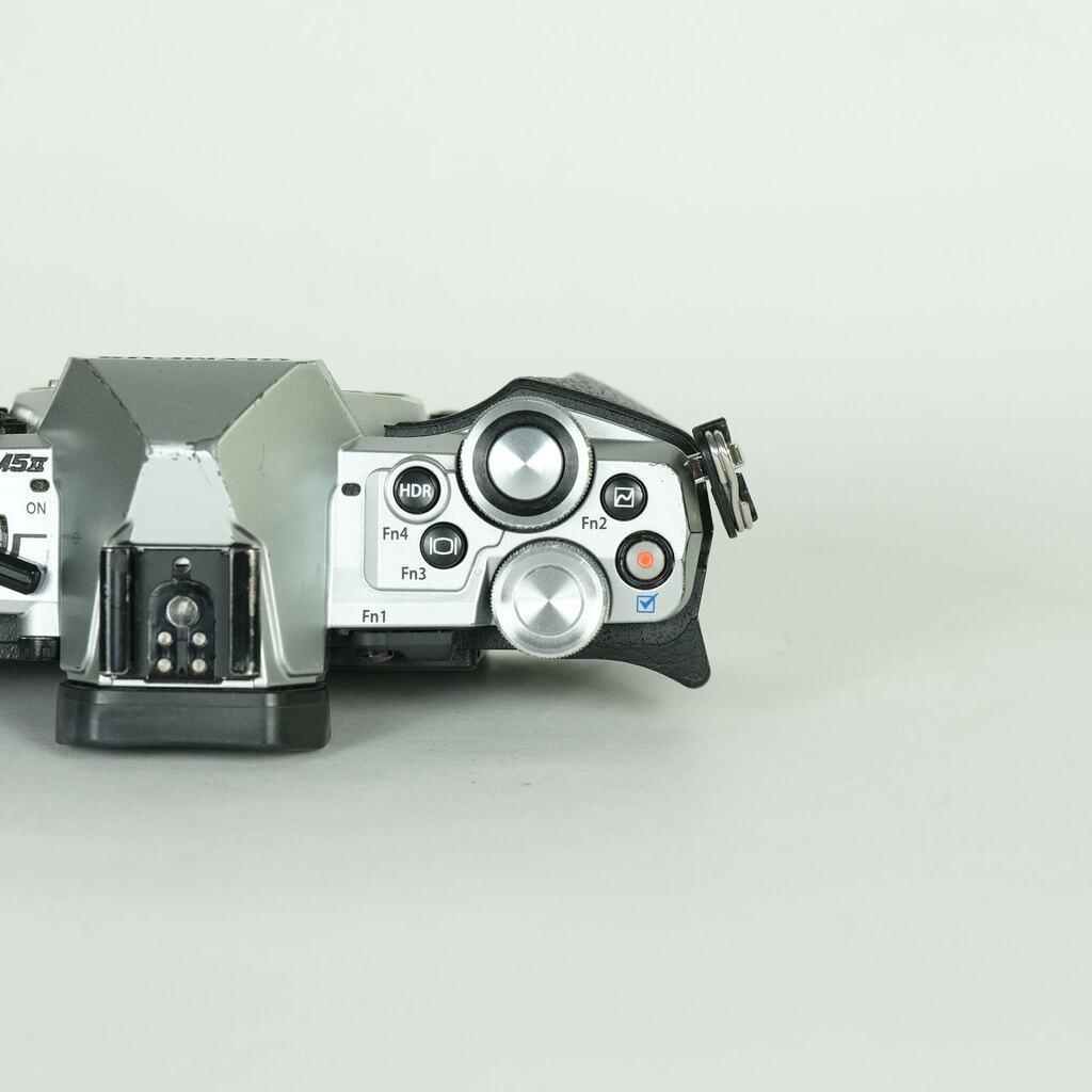 OLYMPUS OM-D E-M5 Mark II