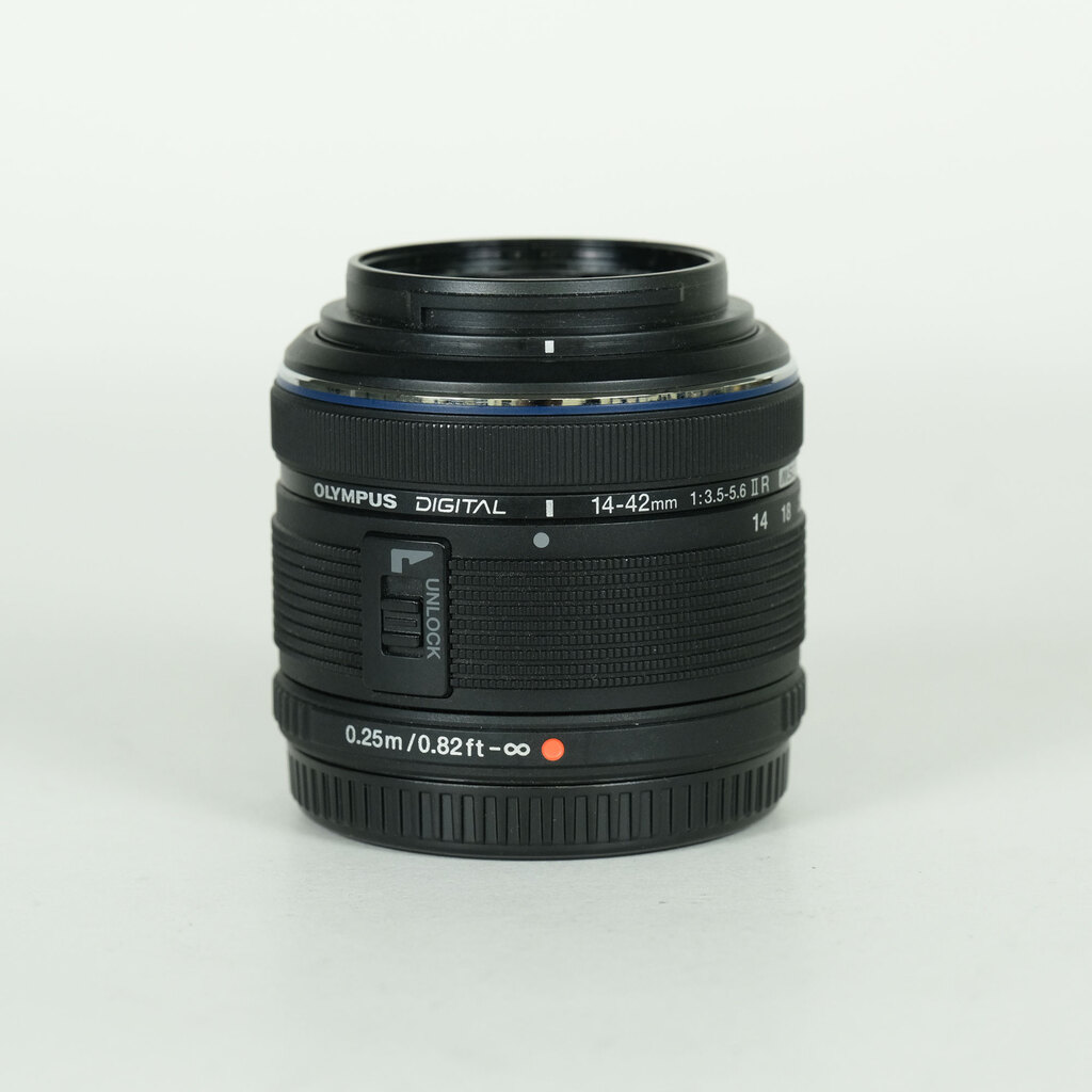 M.ZUIKO DIGITAL 14-42mm F3.5-5.6 II R [ブラック] 中古価格比較