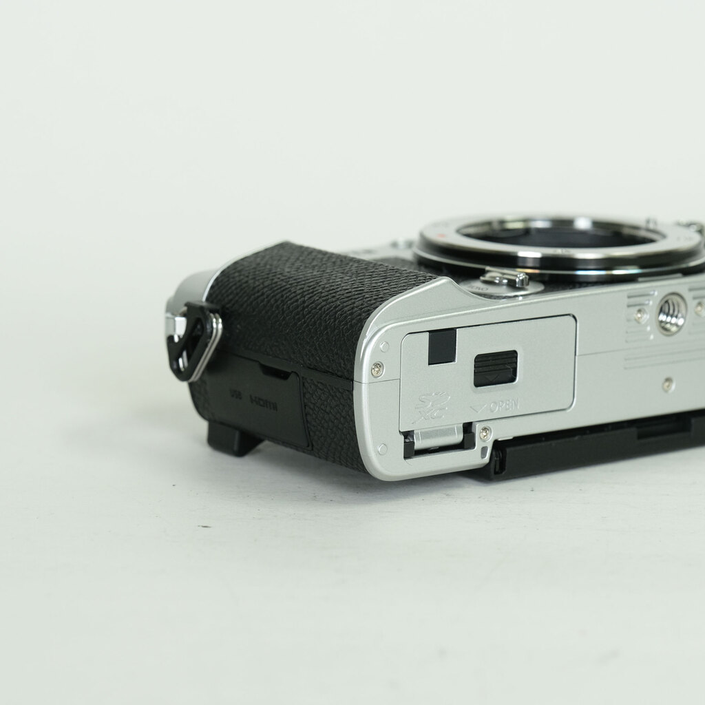OLYMPUS PEN E-P7