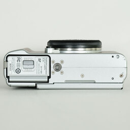 FUJIFILM X-A1 ボディ ブラウン