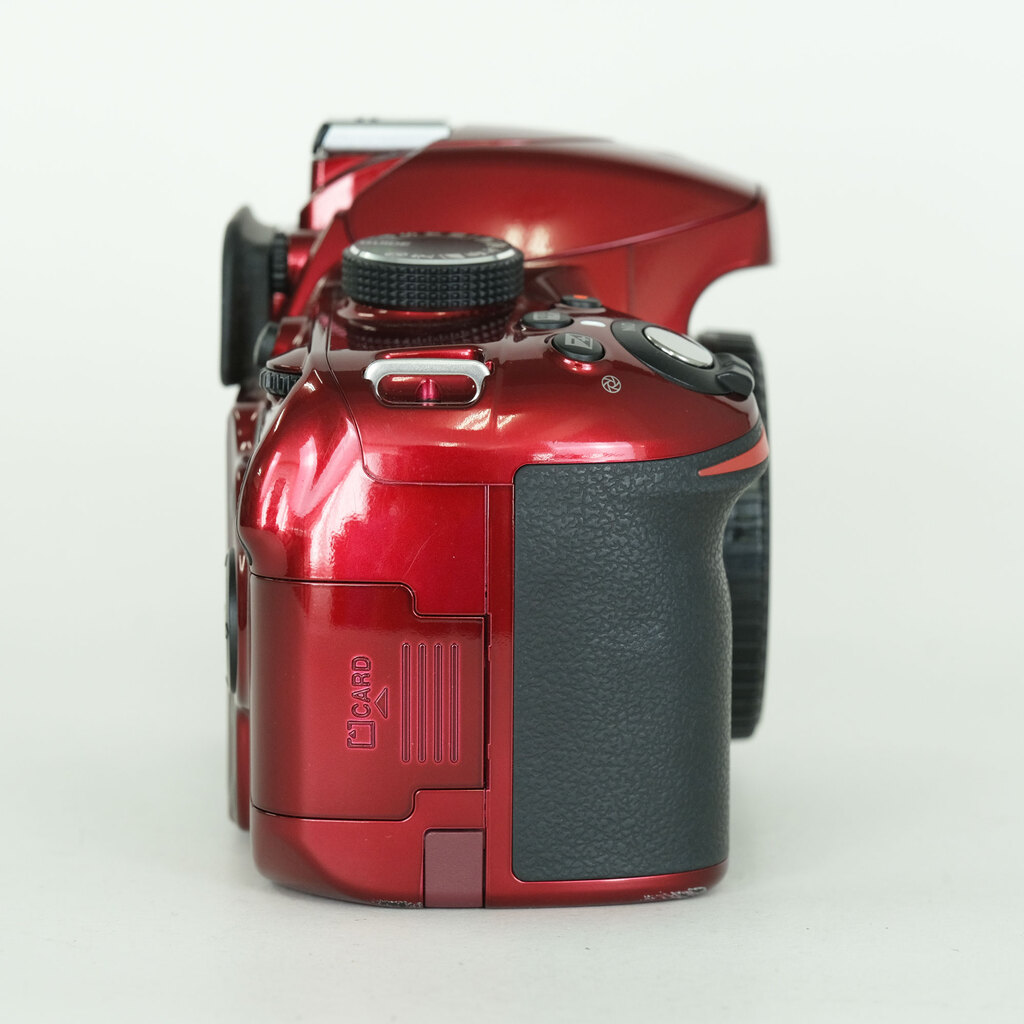 Nikon D3200ボディ レッド