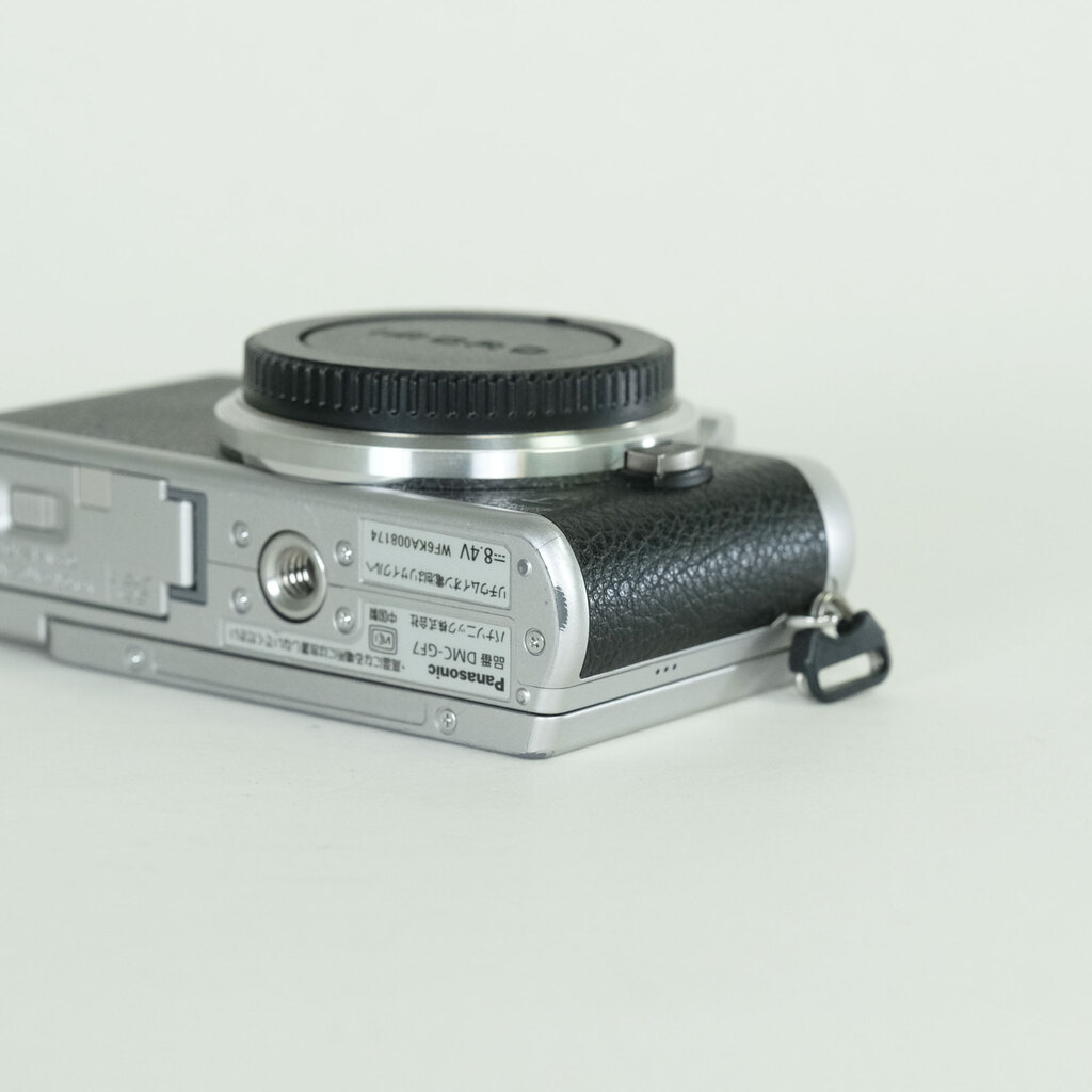 Panasonic LUMIX DMC-GF7 ボディ シルバー