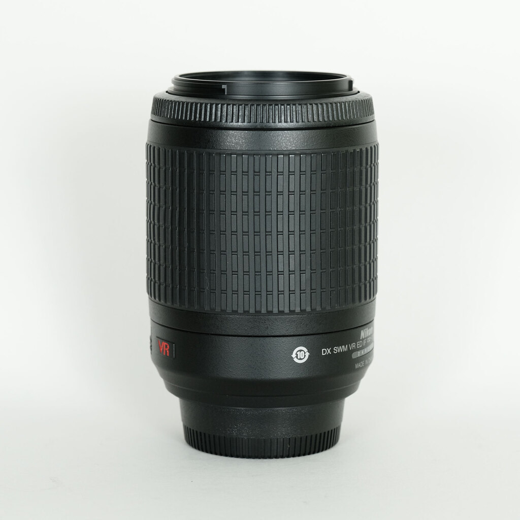 Nikon AF-S DX VR Zoom-Nikkor 55-200mm F4-5.6G IF-ED Nikon AF-S DX VR Zoom-Nikkor 55-200mm F4-5.6G IF-ED