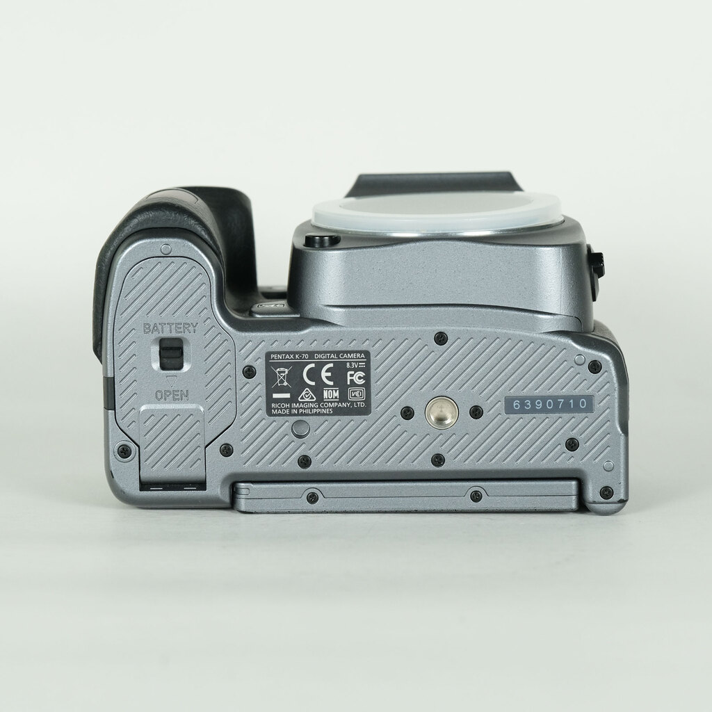 【ショット数11328回】PENTAX K-70 シルキーシルバー Y3801 PENTAX K-70 ボディ シルキーシルバーの出品 | ONE SCENE（ワンシーン）
