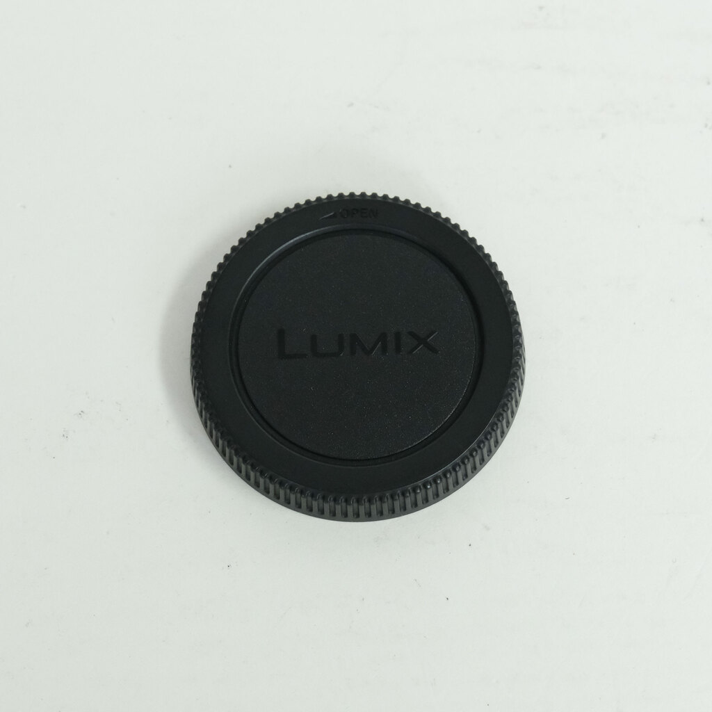 Panasonic LUMIX G VARIO 12-32mm / F3.5-5.6 ASPH. / MEGA O.I.S. Panasonic LUMIX G VARIO 12-32mm / F3.5-5.6 ASPH. / MEGA O.I.S.