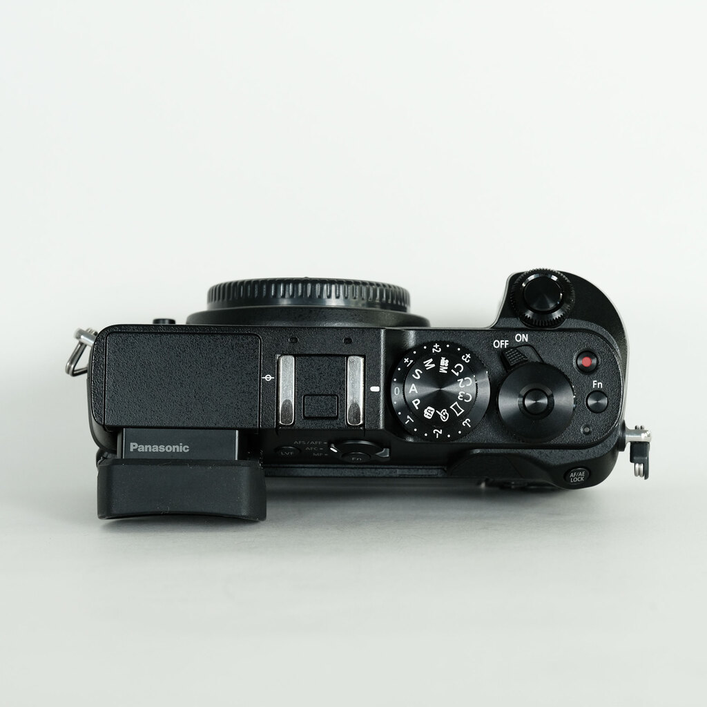 Panasonic LUMIX DMC-GX8 ボディ ブラック