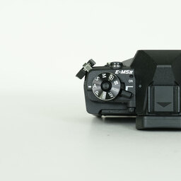 OLYMPUS OM-D E-M5 Mark II