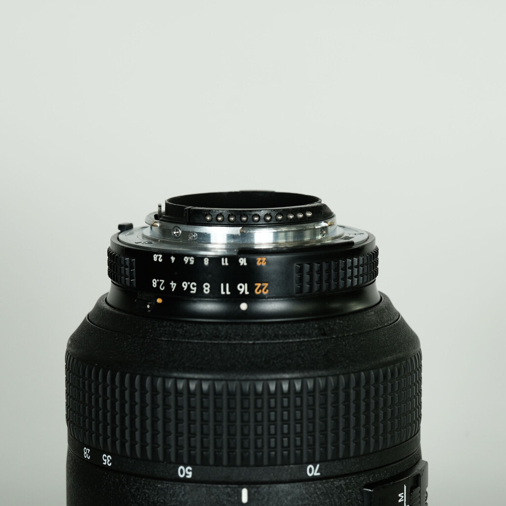 Nikon AF-S ED 28-70mm F2.8 D ブラック