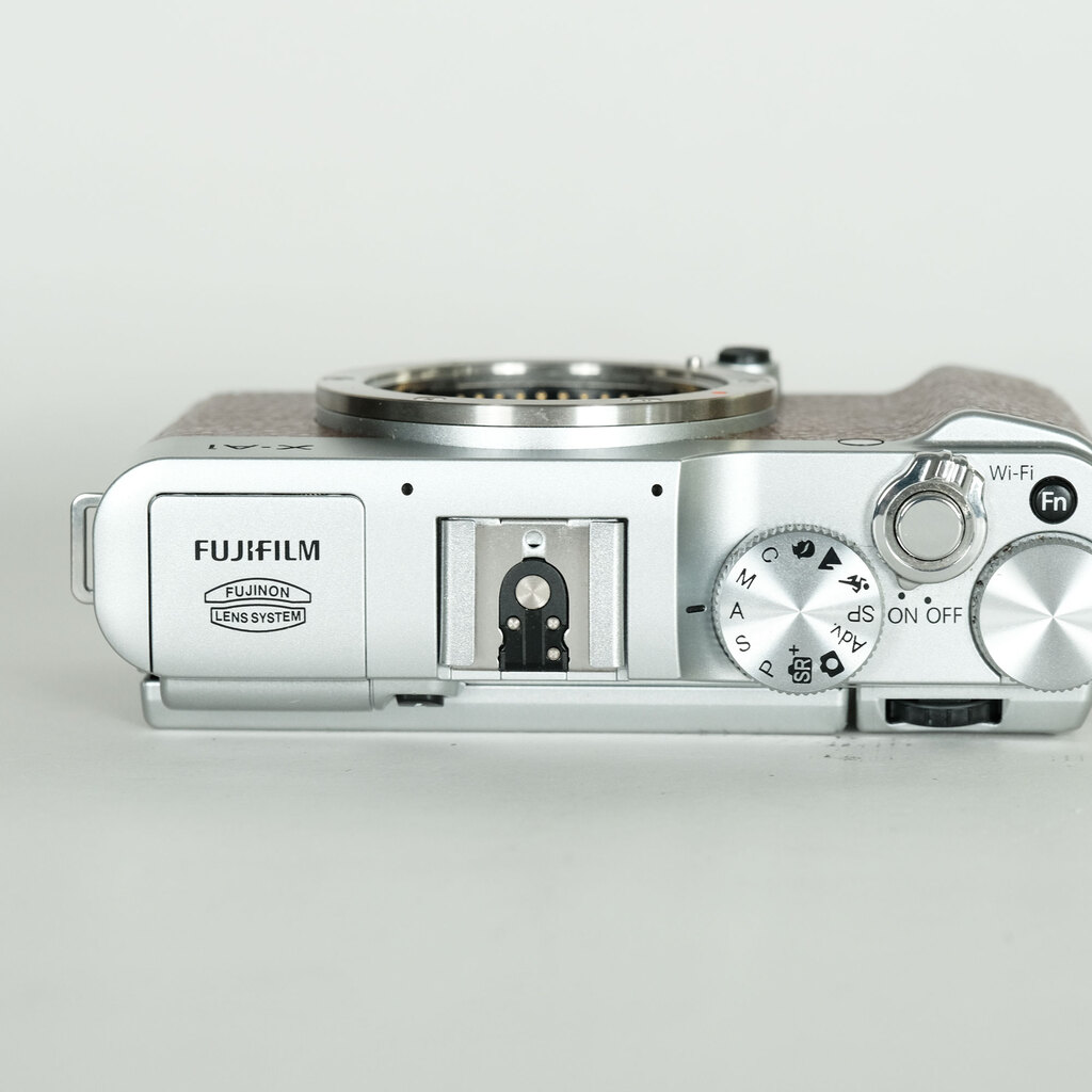 FUJIFILM X-A1 ボディ ブラウン