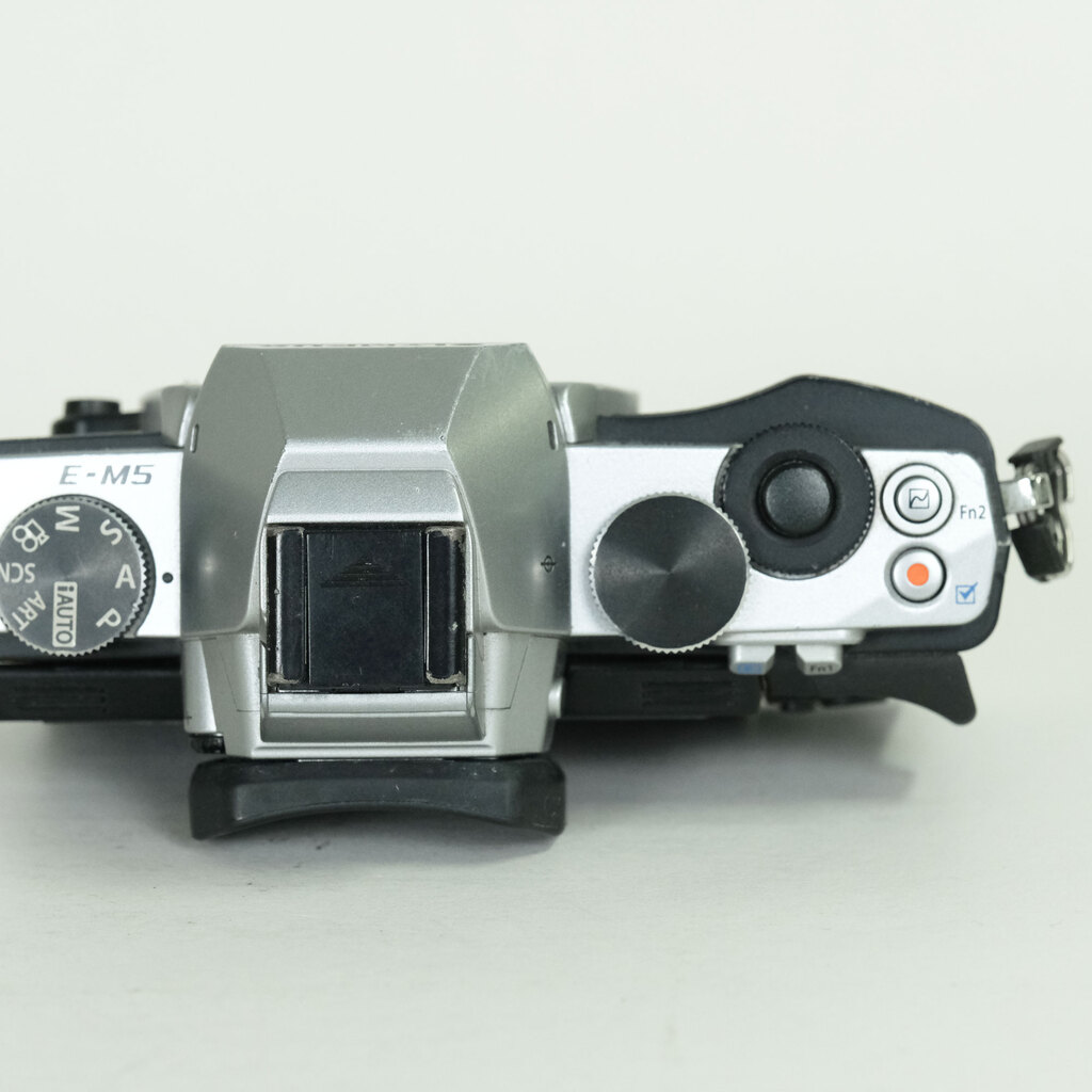 OLYMPUS OM-D E-M5 ボディ シルバー