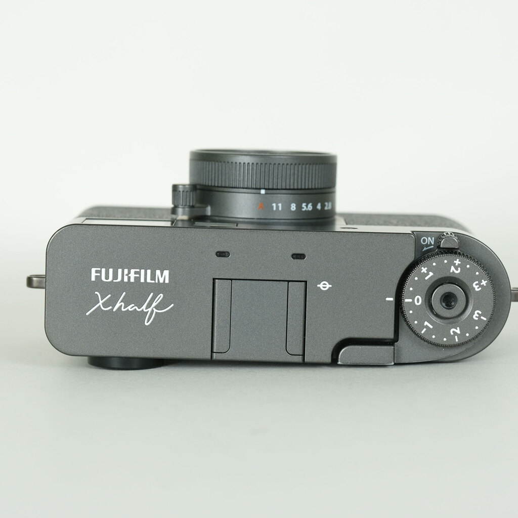 FUJIFILM X half X-HF1