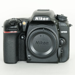 Nikon D7500