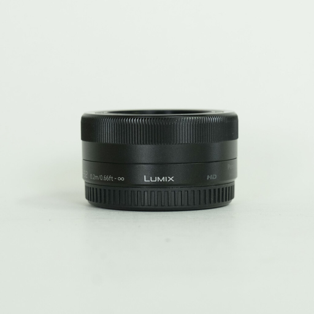 Panasonic LUMIX G VARIO 12-32mm / F3.5-5.6 ASPH. / MEGA O.I.S.