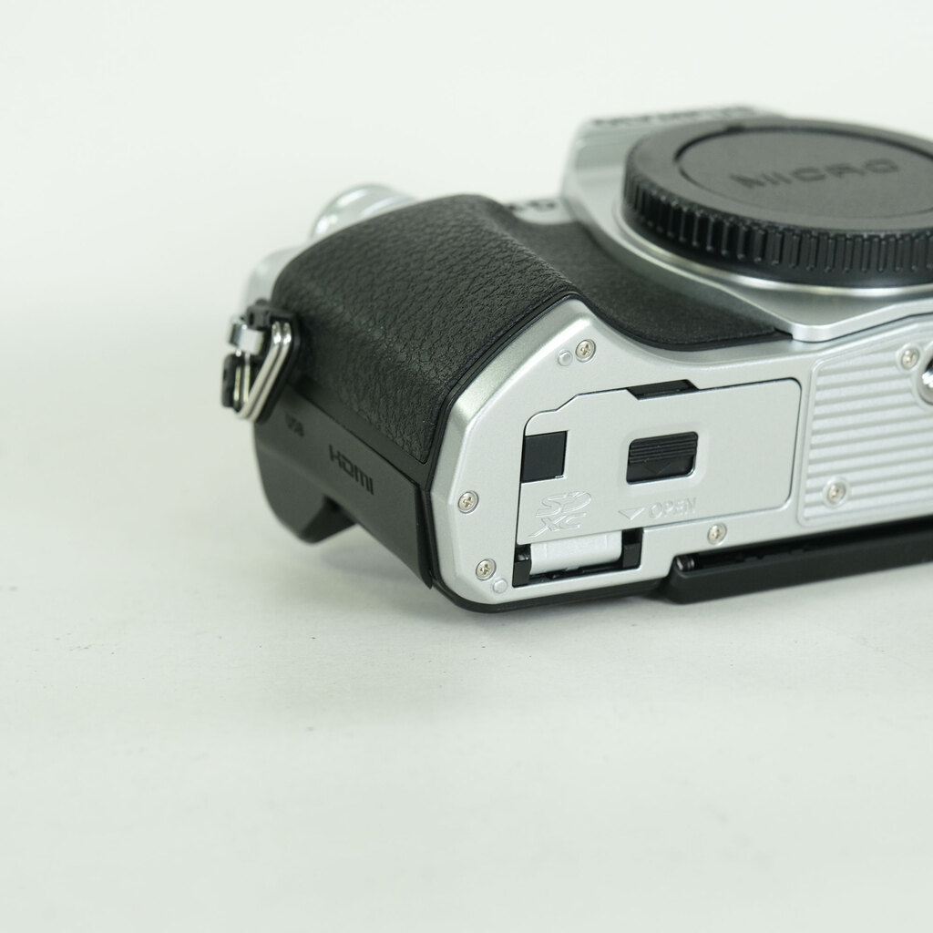 OLYMPUS OM-D E-M10 Mark III