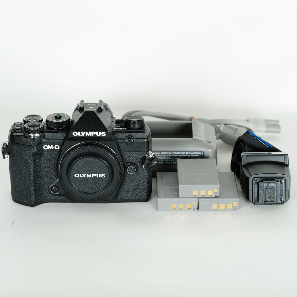 OLYMPUS OM-D E-M5 Mark III