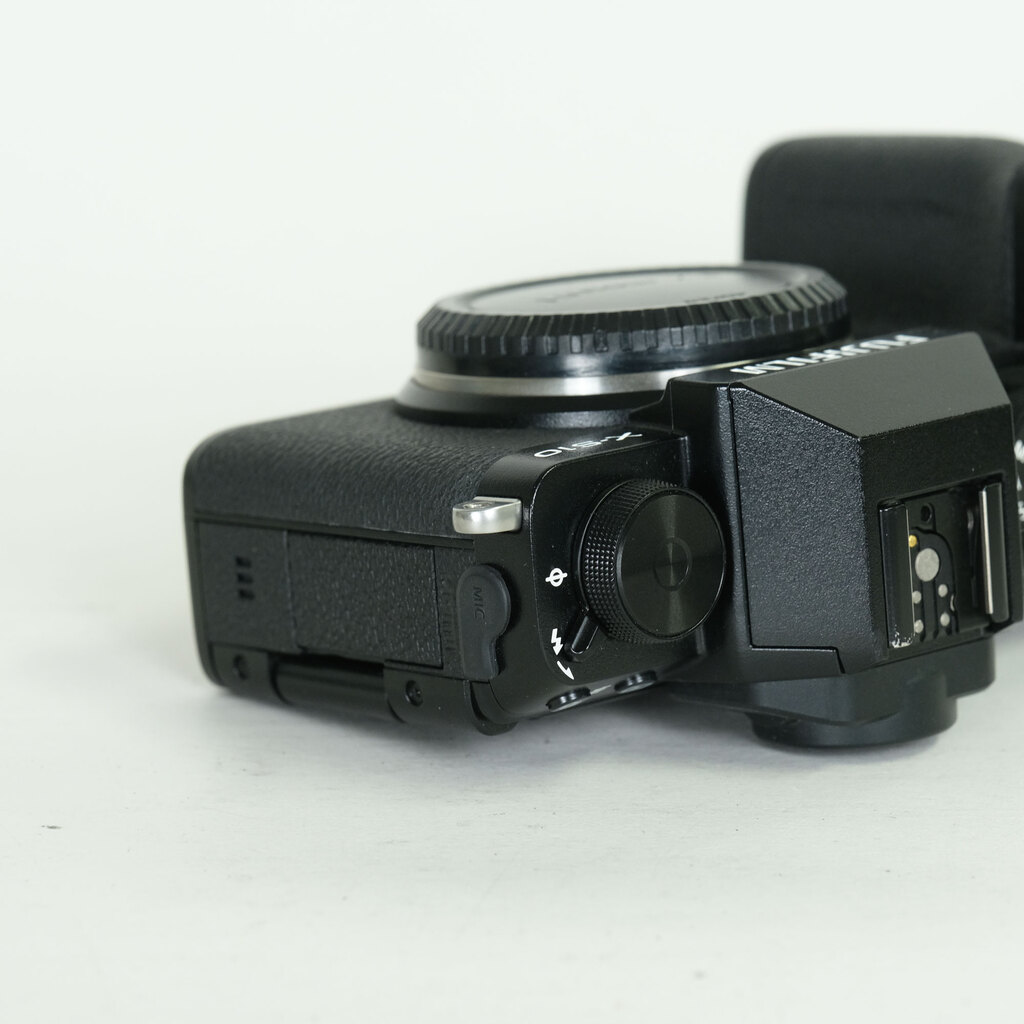 FUJIFILM X-S10
