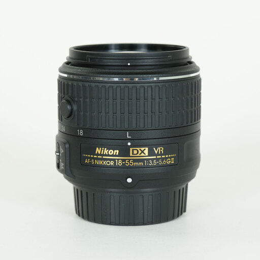 Nikon AF-S DX NIKKOR 18-55mm f3.5-5.6G VR II Nikon AF-S DX NIKKOR 18-55mm f3.5-5.6G VR II