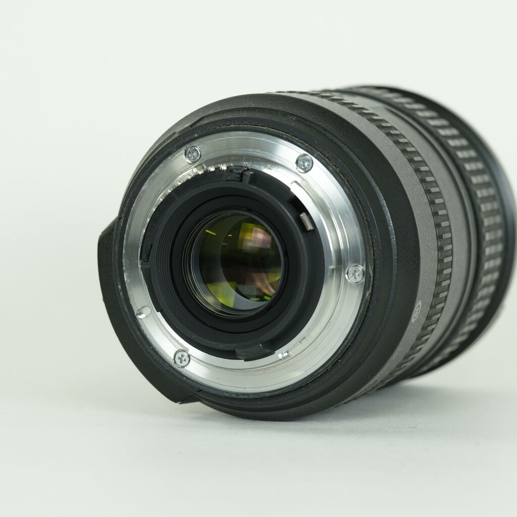 Nikon AF-S DX VR Zoom-Nikkor 18-200mm F3.5-5.6G IF-ED Nikon AF-S DX VR Zoom-Nikkor 18-200mm F3.5-5.6G IF-ED