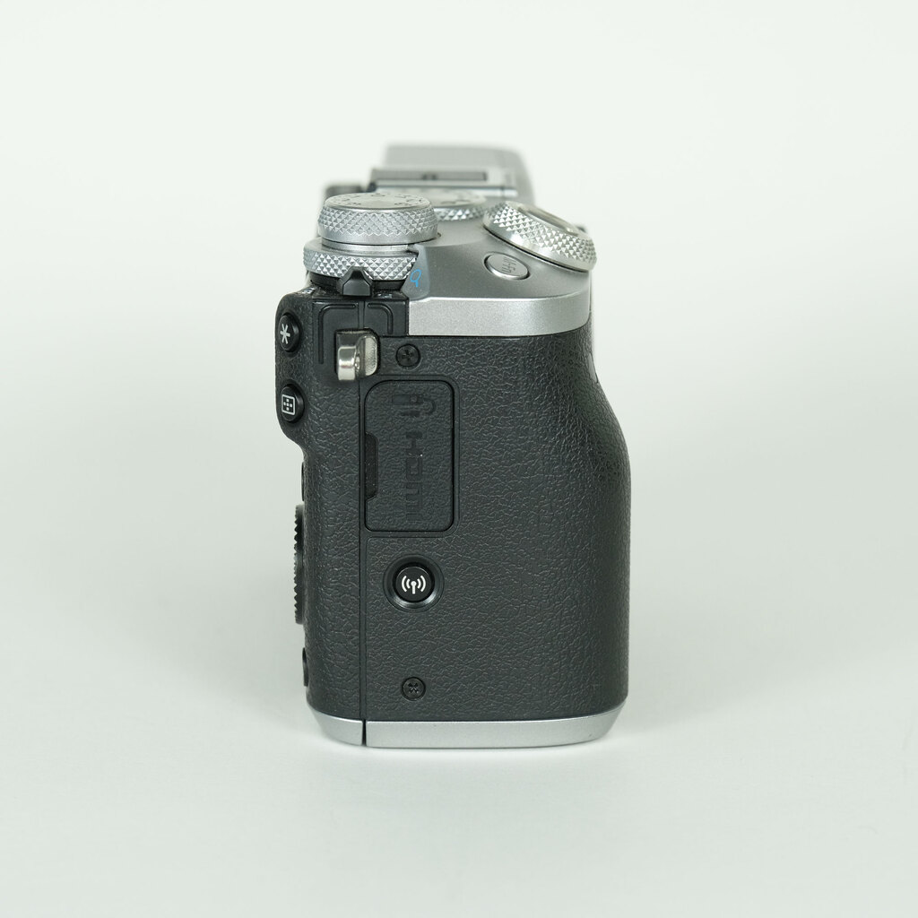 Canon EOS M6 [�{�f�B �V���o�[]