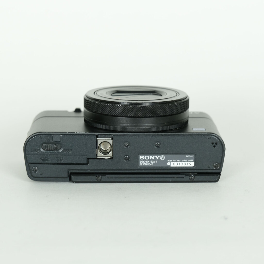 SONY Cyber-shot DSC-RX100M4