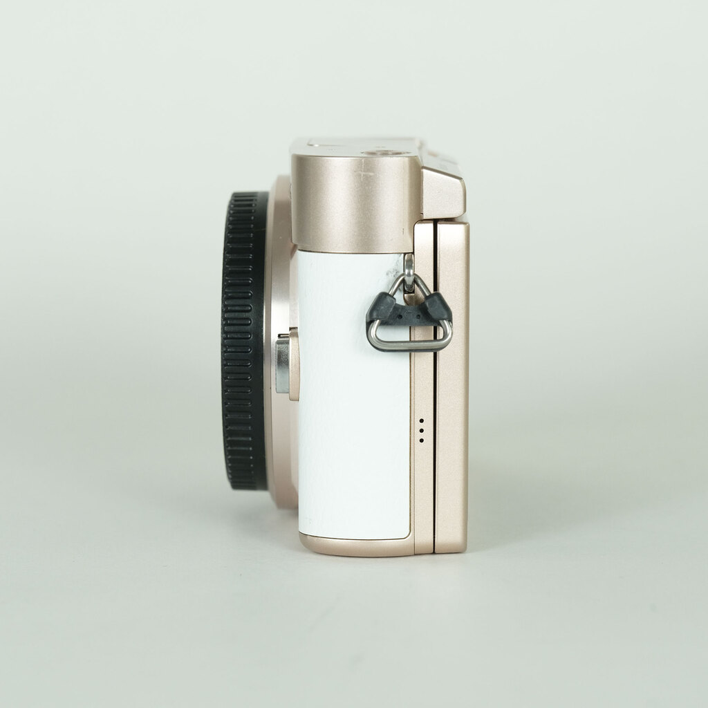 Panasonic LUMIX DC-GF10 ボディ ホワイト