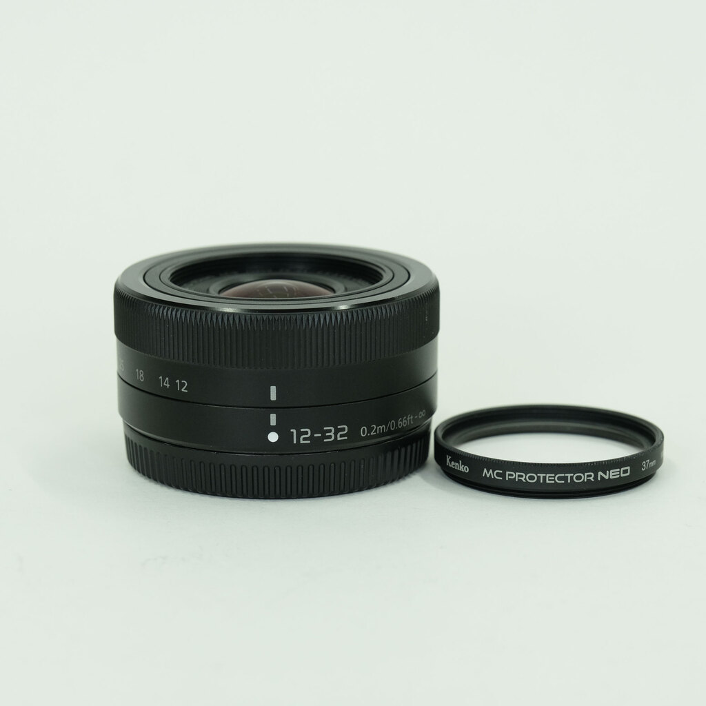 Panasonic LUMIX G VARIO 12-32mm / F3.5-5.6 ASPH. / MEGA O.I.S. Panasonic LUMIX G VARIO 12-32mm / F3.5-5.6 ASPH. / MEGA O.I.S.