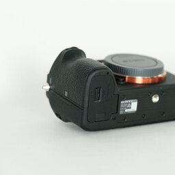 SONY α7RIII ボディ ILCE-7RM3A   【後期モデル 液晶下部にSONYロゴなし】