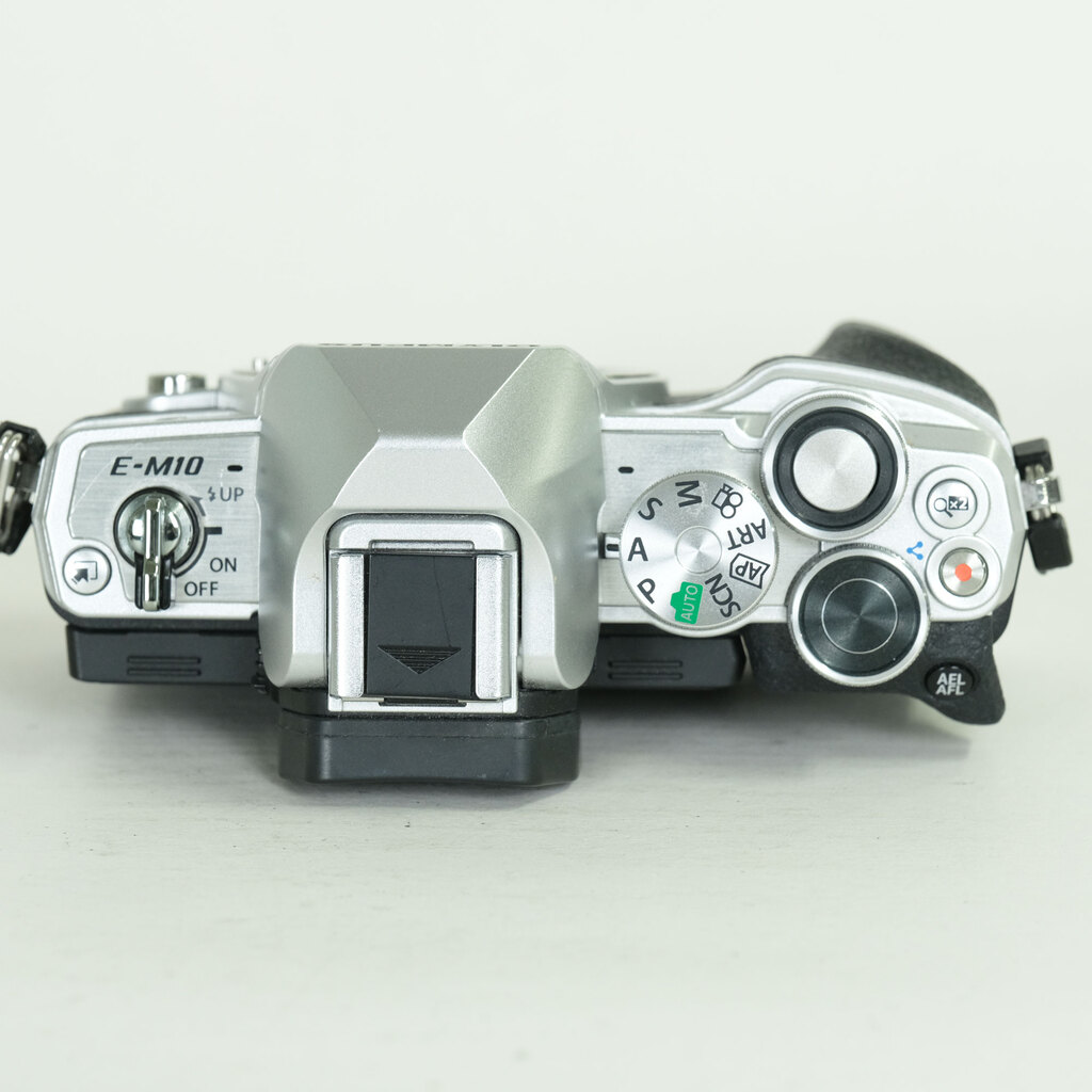 OLYMPUS OM-D E-M10 Mark IV