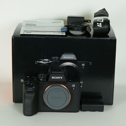 SONY α7 IV(ILCE-7M4) SONY α7 IV(ILCE-7M4)