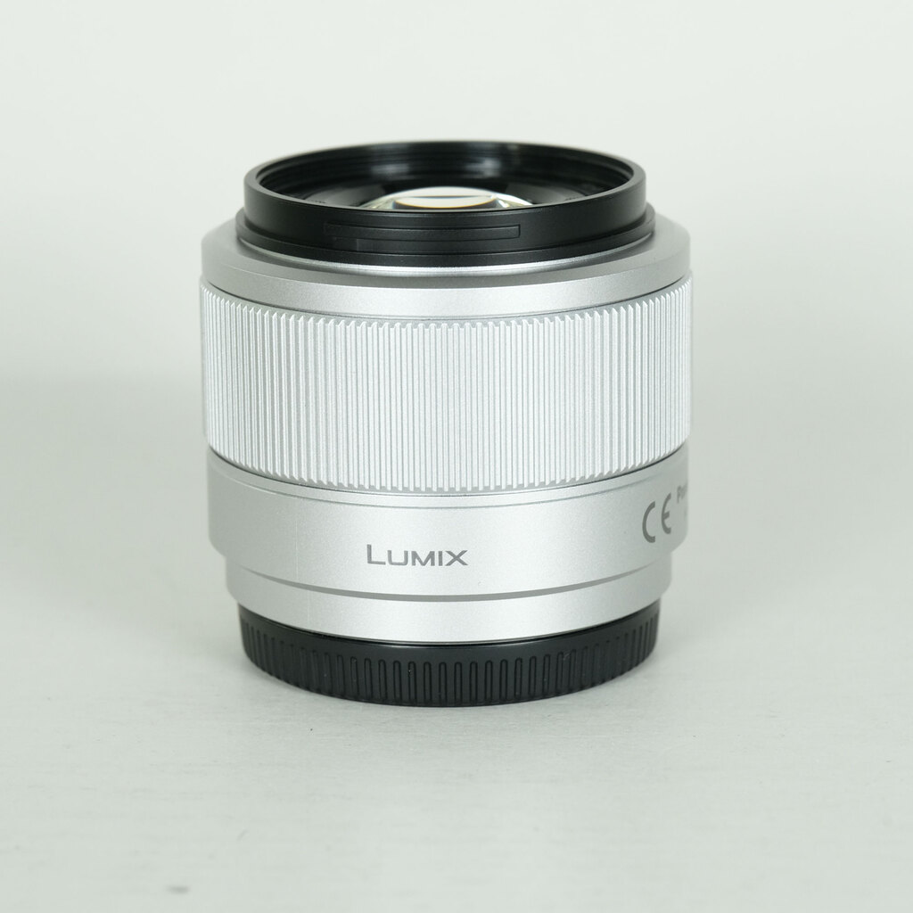 Panasonic LUMIX G 25mm F1.7 ASPH. [�V���o�[]