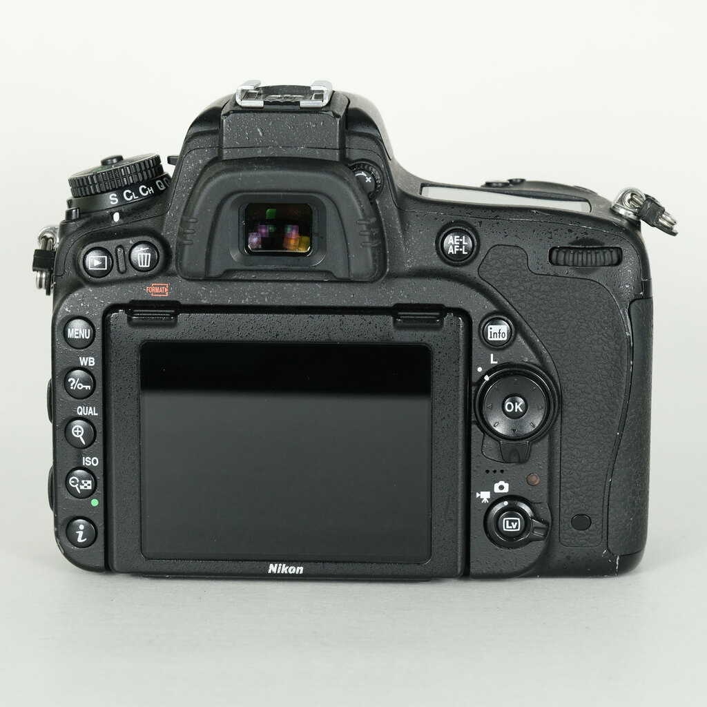 Nikon D750 [�{�f�B]