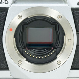 OLYMPUS OM-D E-M5 ボディ シルバー