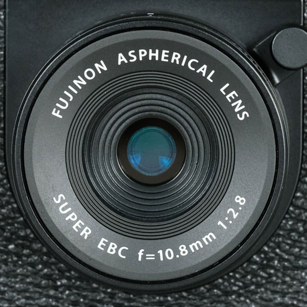 FUJIFILM X half X-HF1