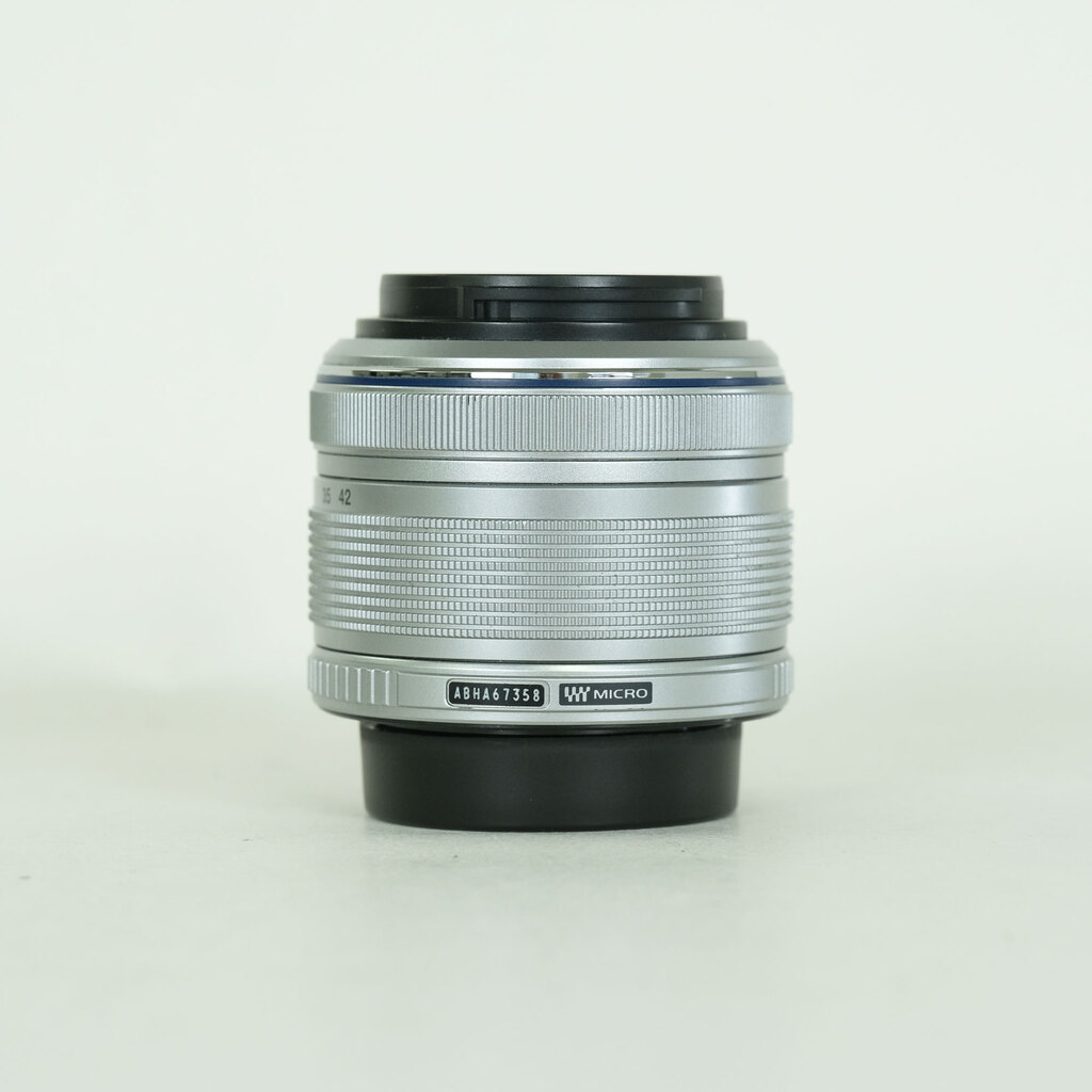 OLYMPUS M.ZUIKO DIGITAL 14-42mm F3.5-5.6IIR シルバー