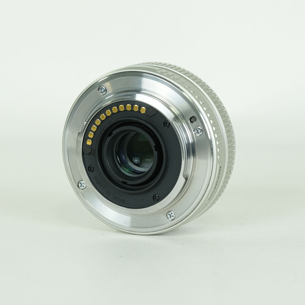 OLYMPUS M.ZUIKO DIGITAL 17mm F2.8 シルバー