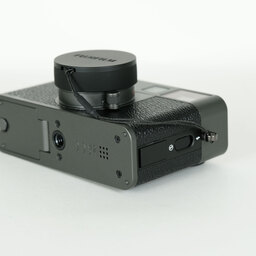 FUJIFILM X half X-HF1