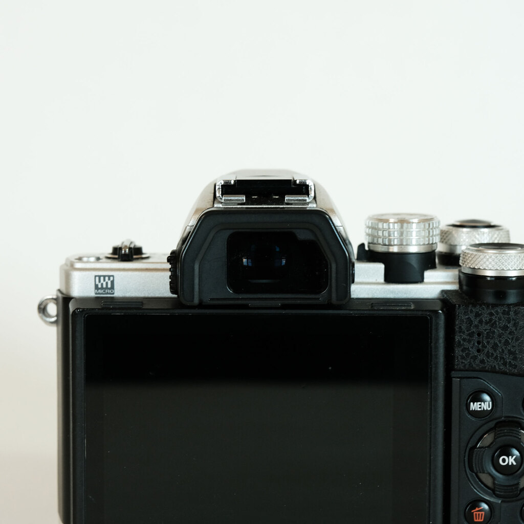 OLYMPUS OM-D E-M10 Mark II OLYMPUS OM-D E-M10 Mark II