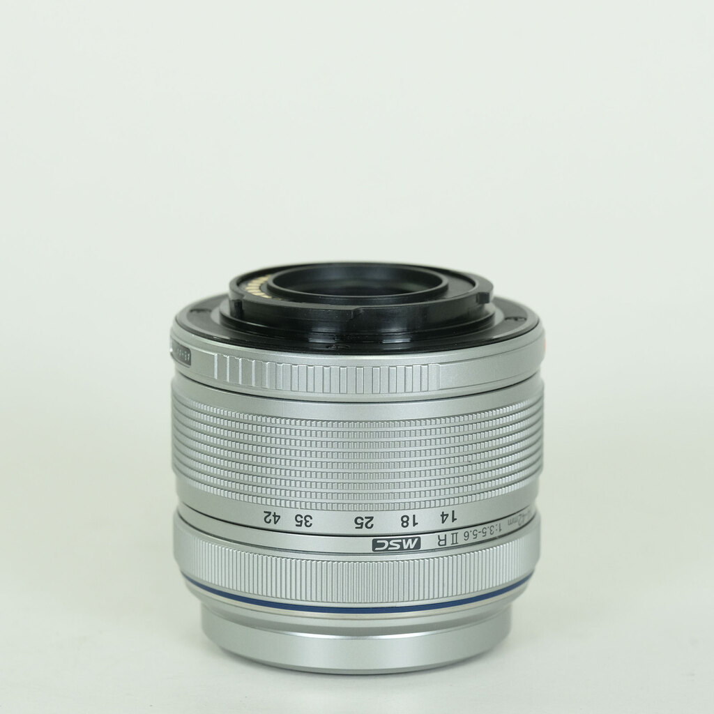 OLYMPUS M.ZUIKO DIGITAL 14-42mm F3.5-5.6IIR シルバー