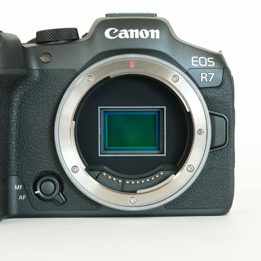 Canon EOS R7