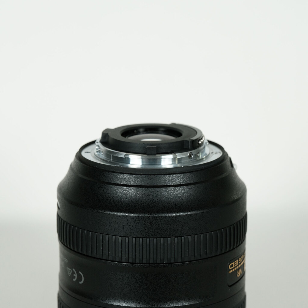 Nikon AF-S DX NIKKOR 18-300mm f/3.5-6.3G ED VR