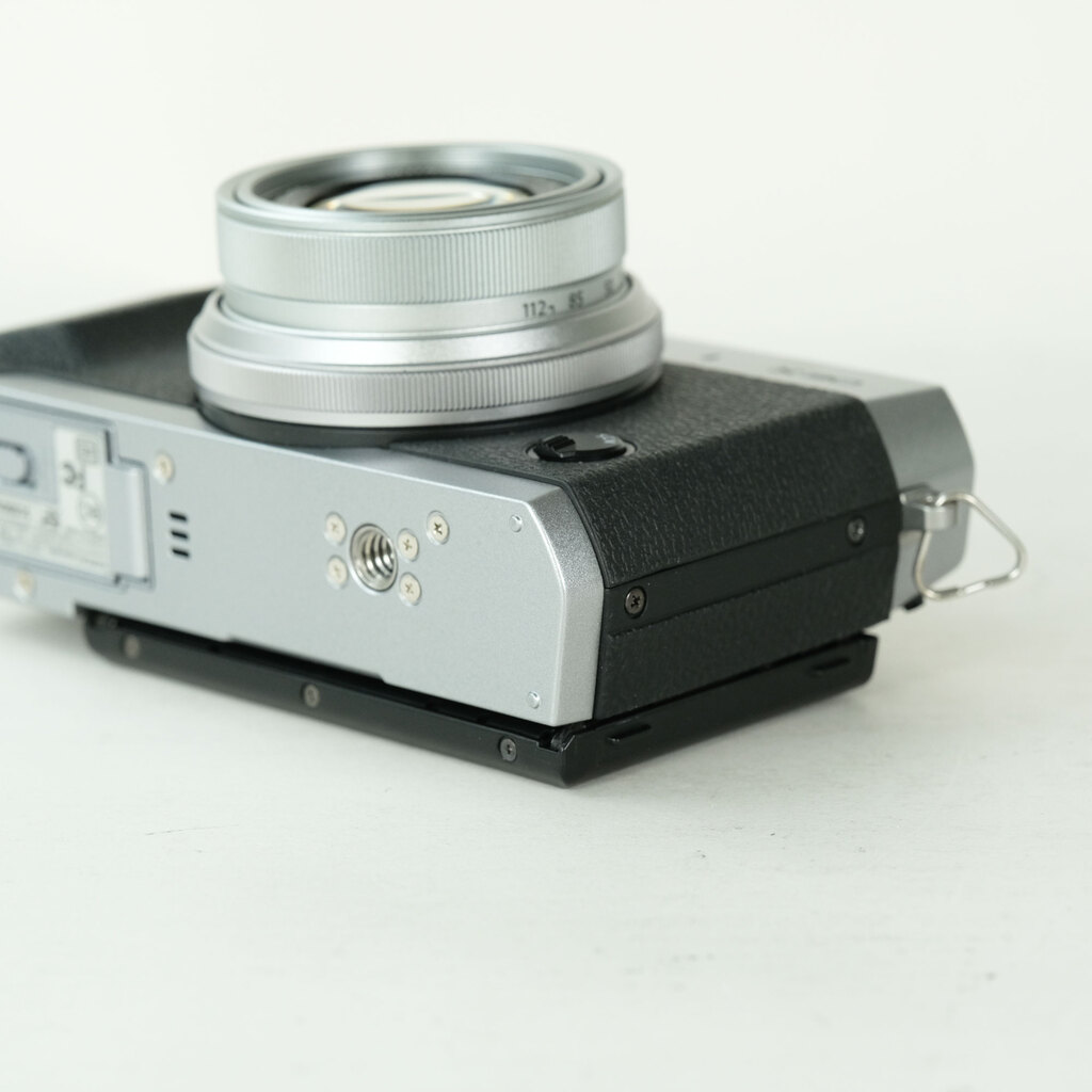 FUJIFILM X30 シルバーの出品 | ONE SCENE（ワンシーン）