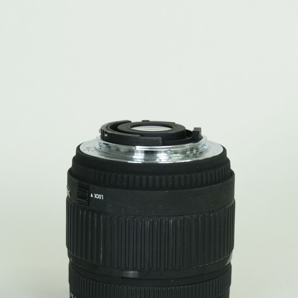 SIGMA 18-200mm F3.5-6.3 DC [ニコンF用]